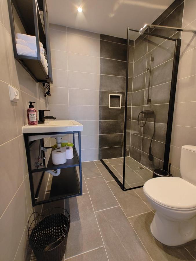 The Diesel Bed And Breakfast รอตเตอร์ดัม ภายนอก รูปภาพ