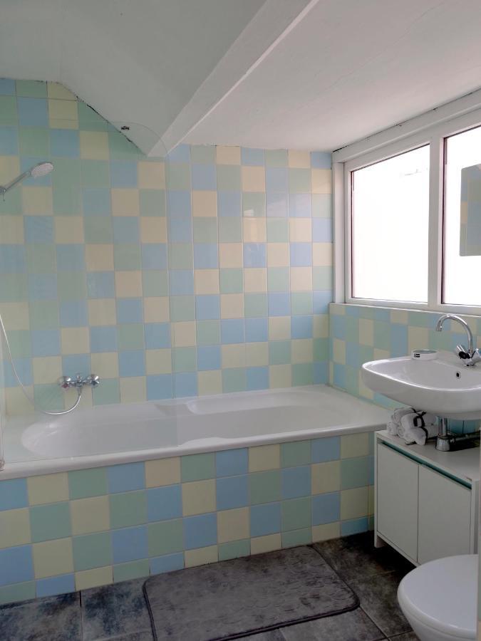 The Diesel Bed And Breakfast รอตเตอร์ดัม ภายนอก รูปภาพ